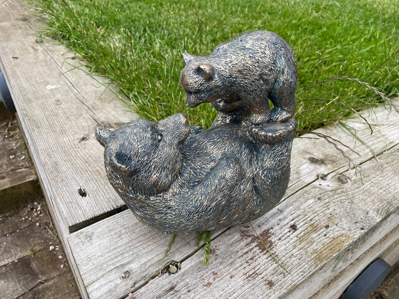 Bronze Bear w/Cub - Backyard Bliss