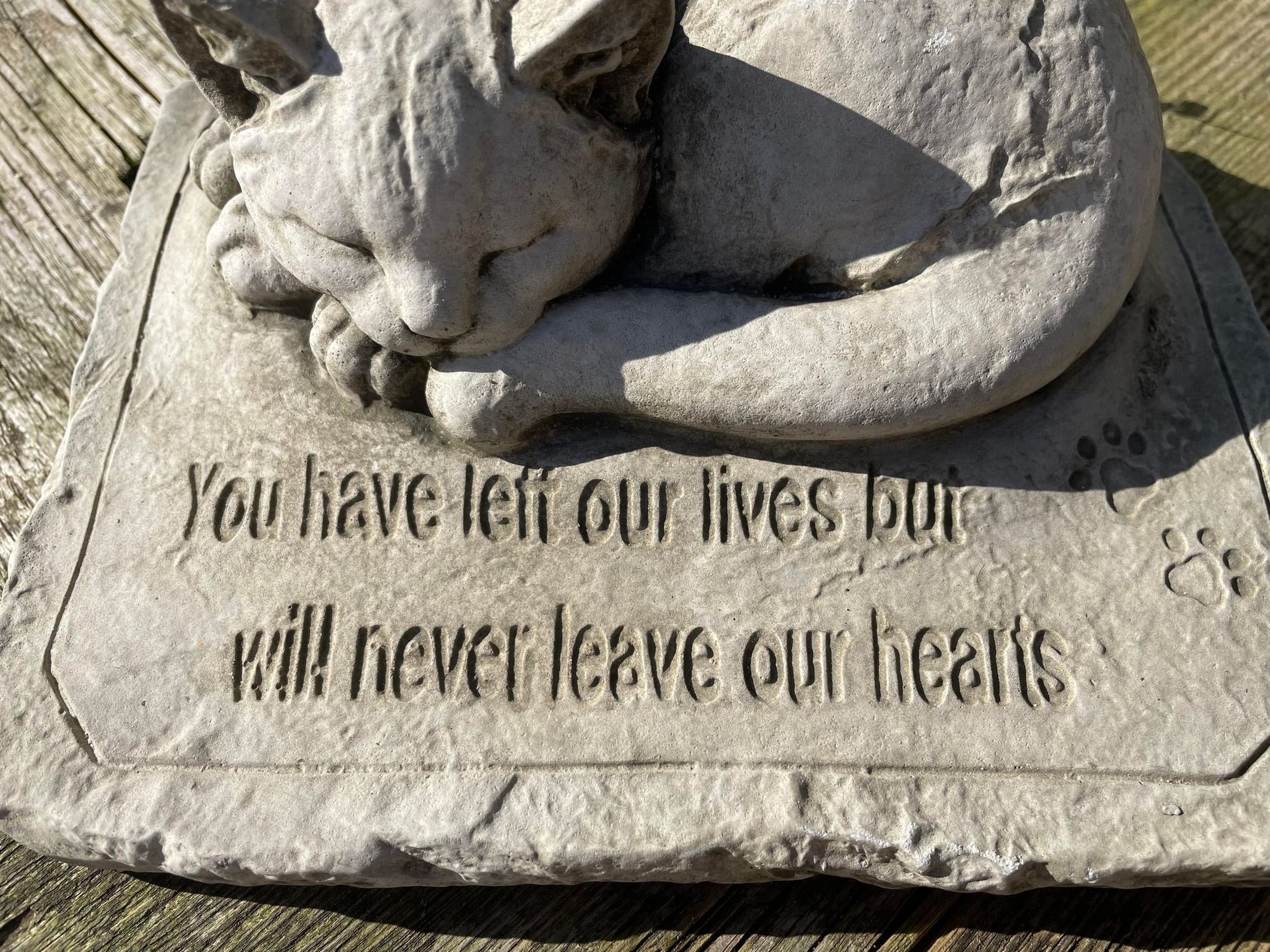 Cat Statue Memorial - Backyard Bliss