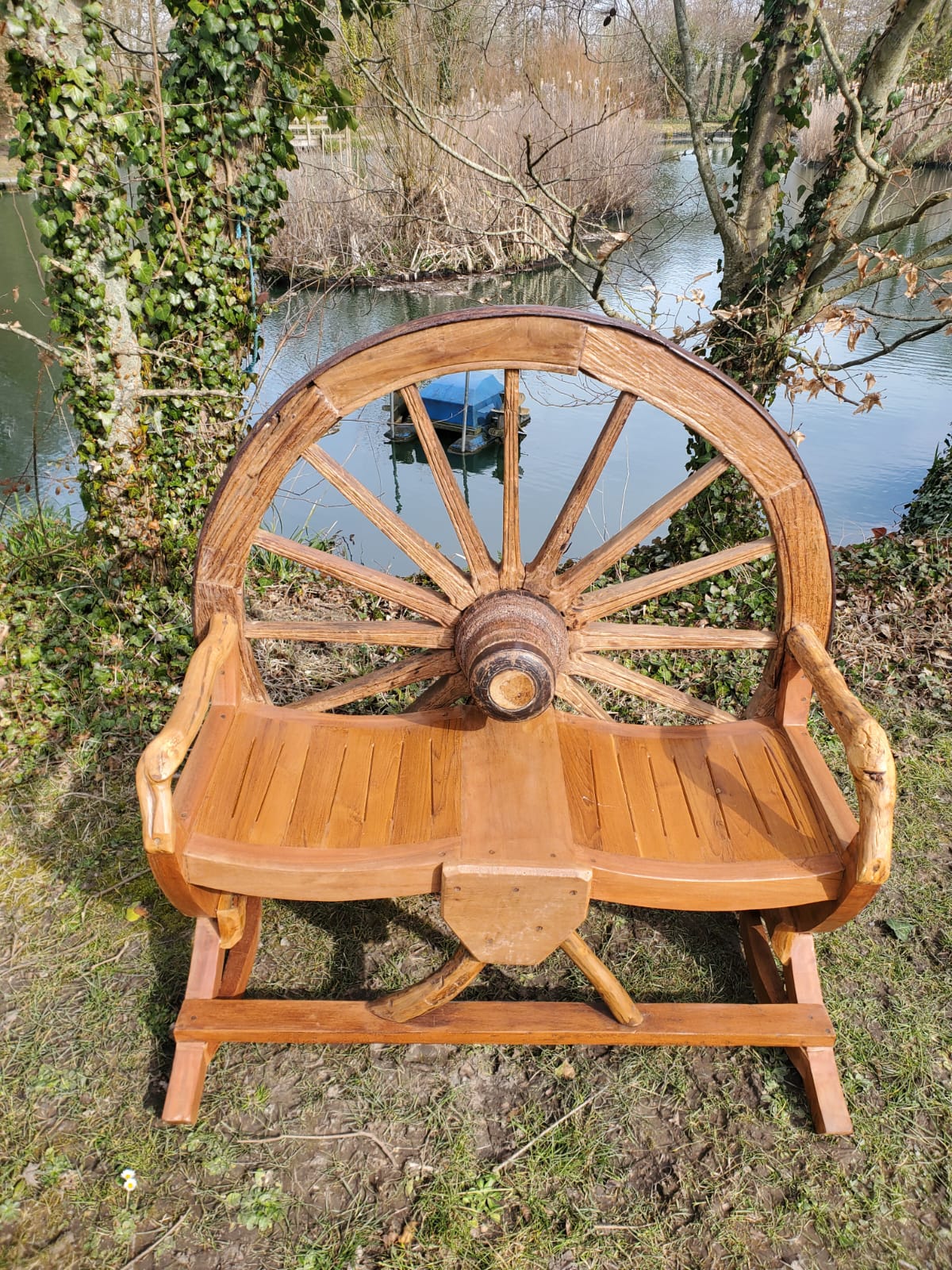 Handcrafted Wagon Wheel Bench - Backyard Bliss