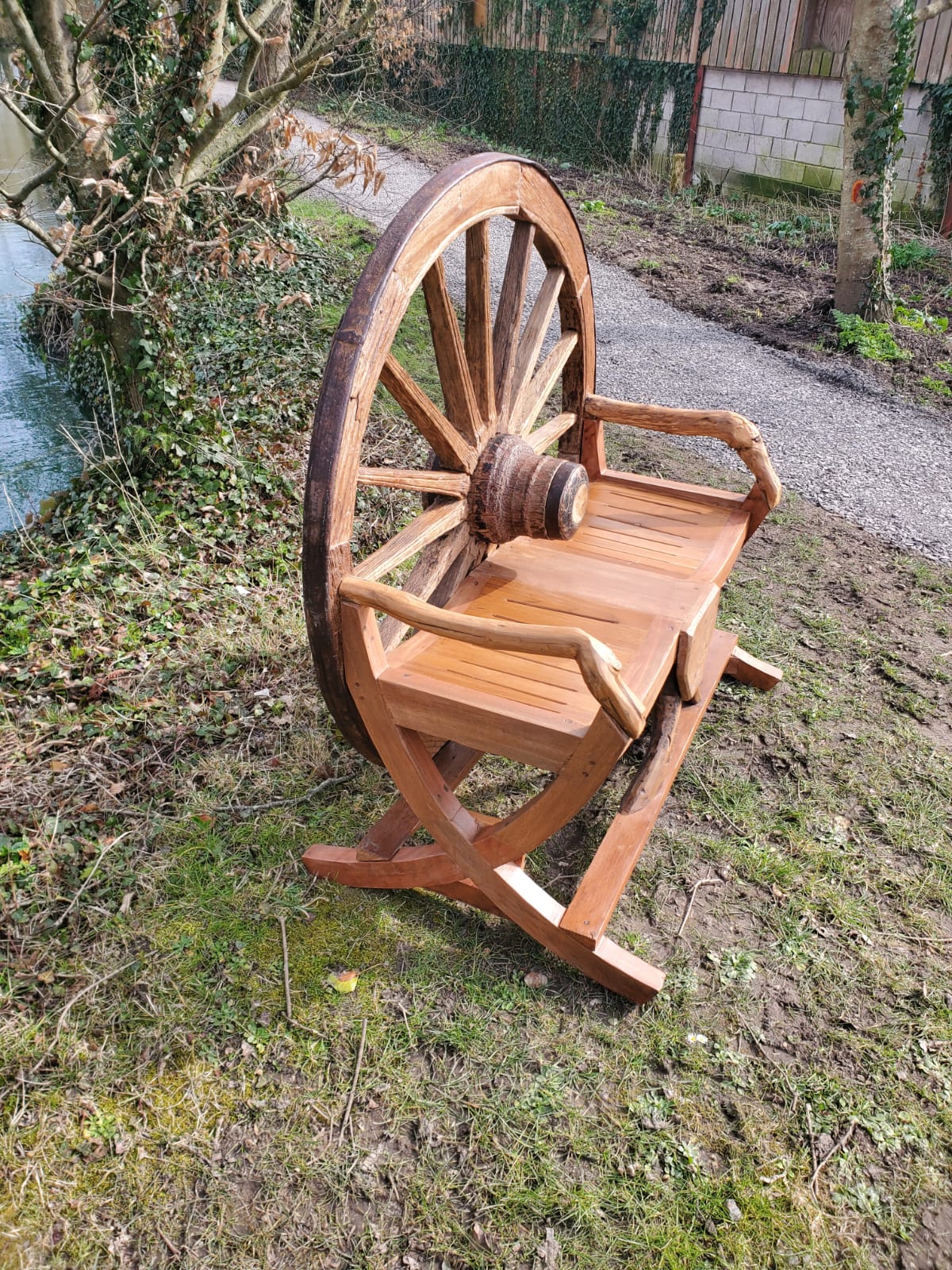 Handcrafted Wagon Wheel Bench - Backyard Bliss