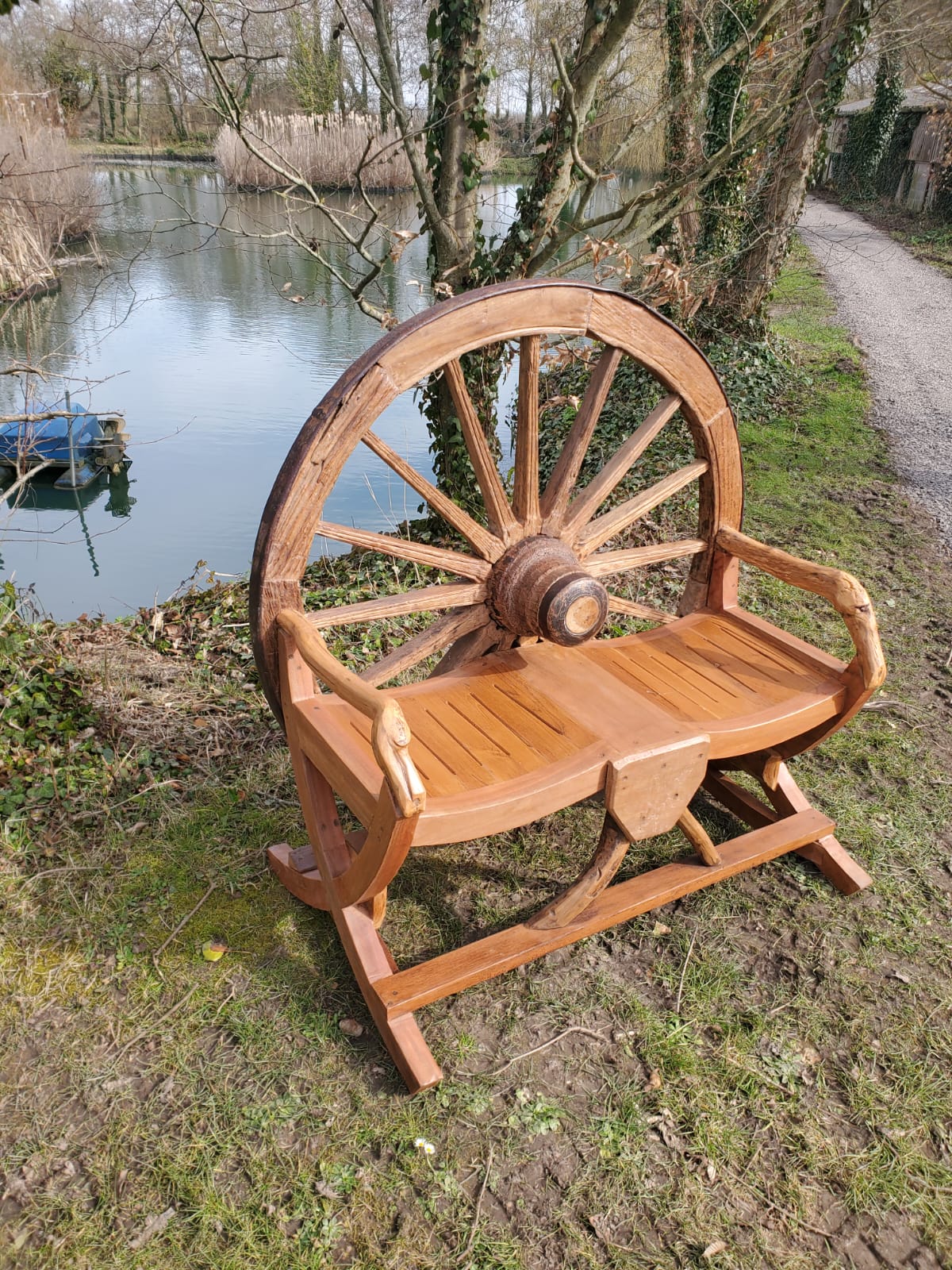 Handcrafted Wagon Wheel Bench - Backyard Bliss