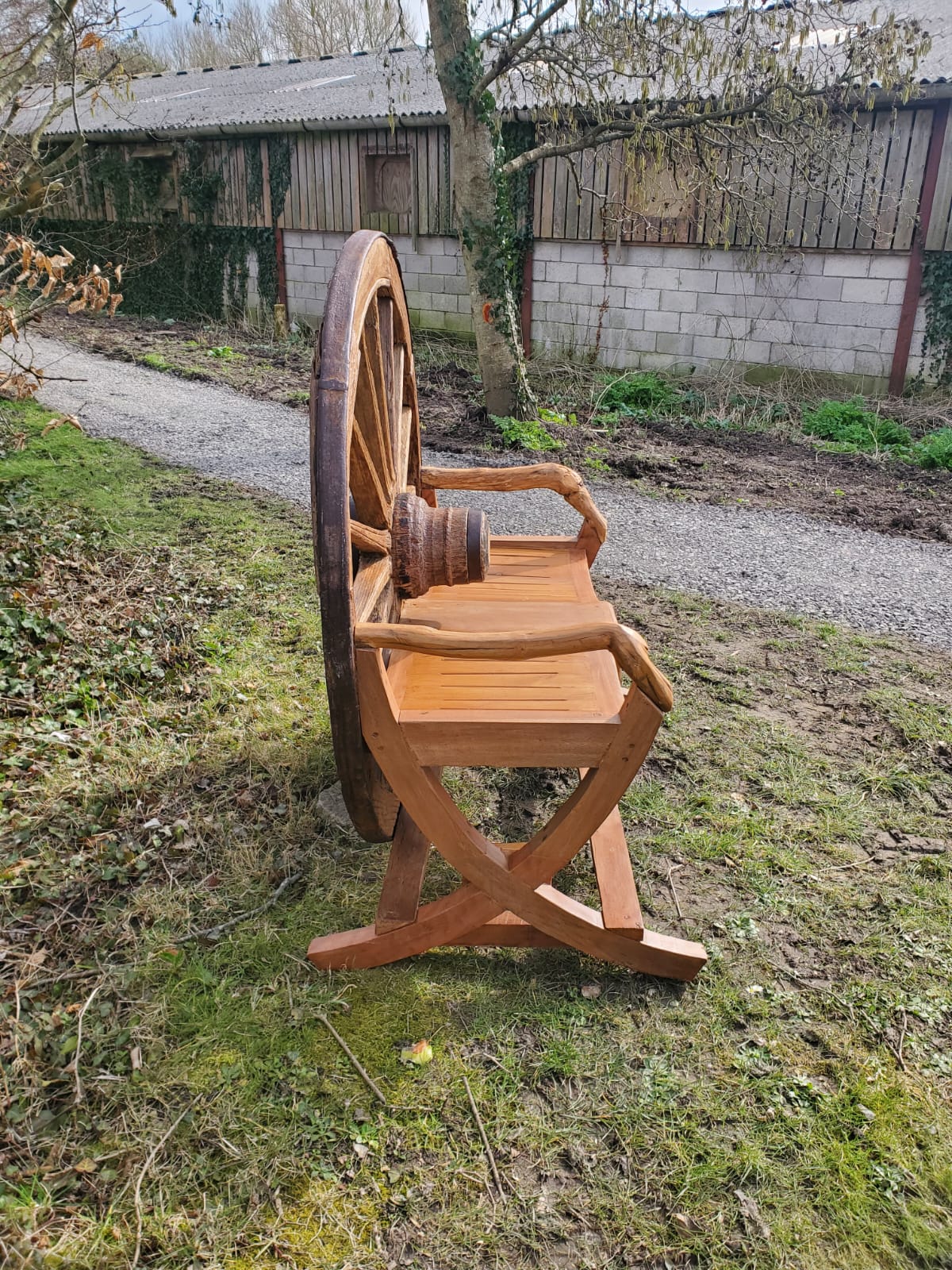 Handcrafted Wagon Wheel Bench - Backyard Bliss