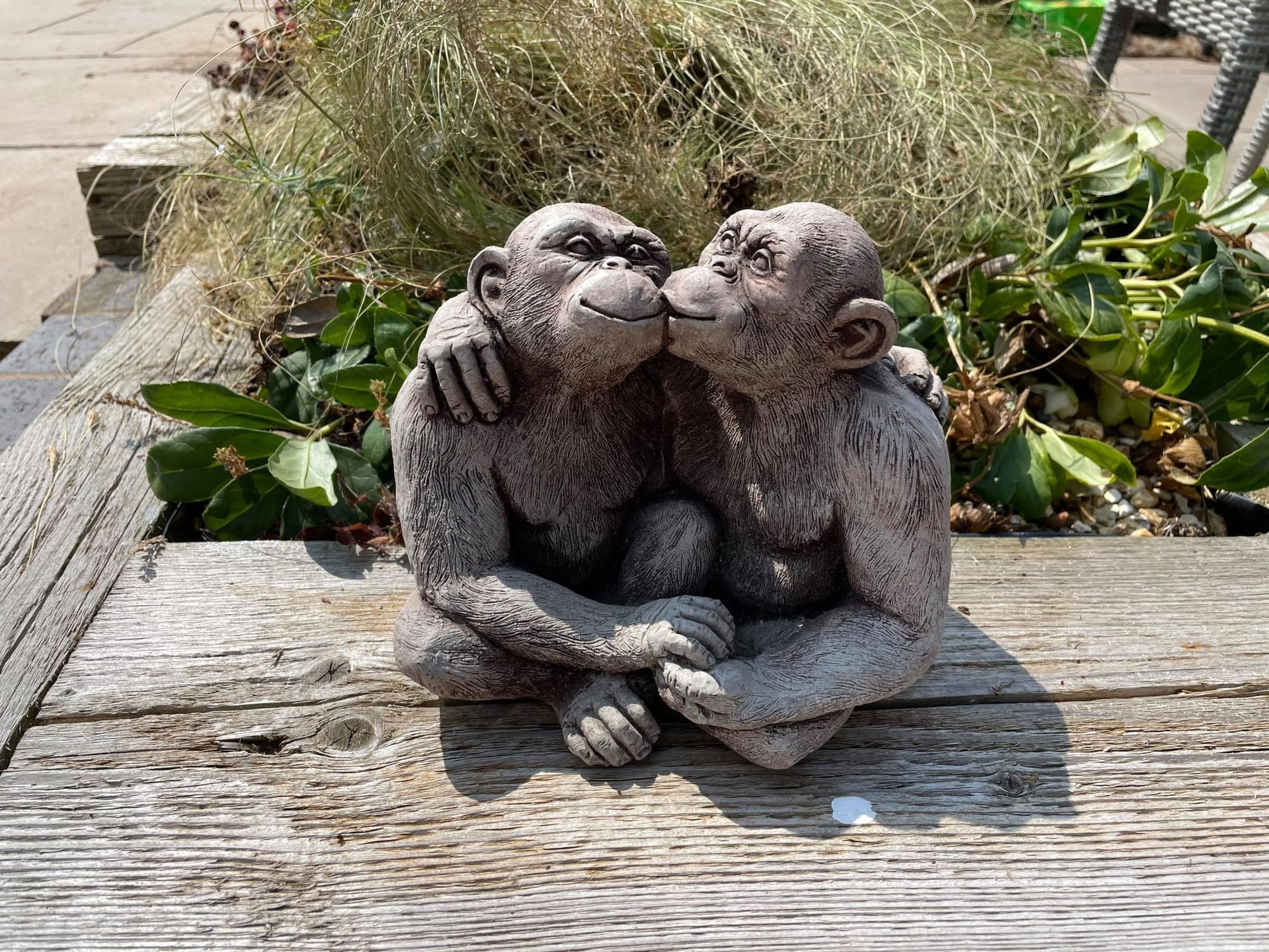 Kissing Monkeys Statue - Backyard Bliss