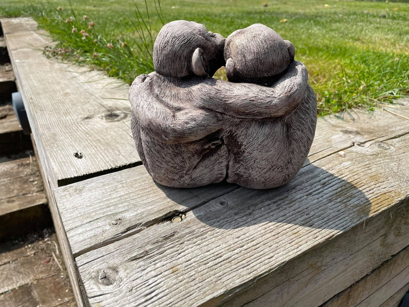 Kissing Monkeys Statue - Backyard Bliss