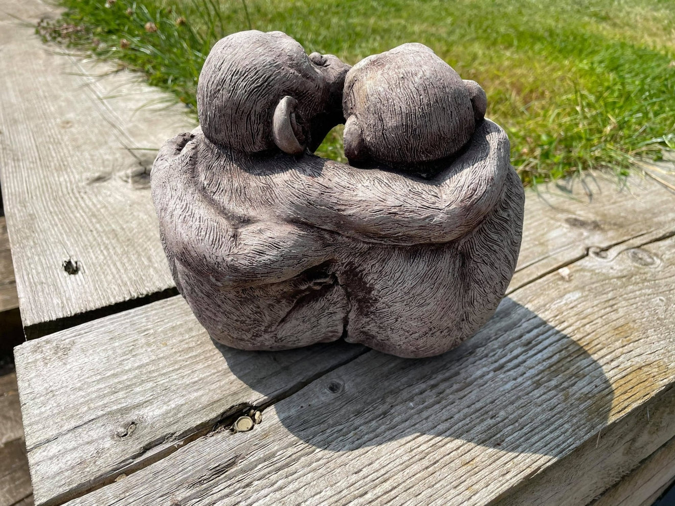 Kissing Monkeys Statue - Backyard Bliss