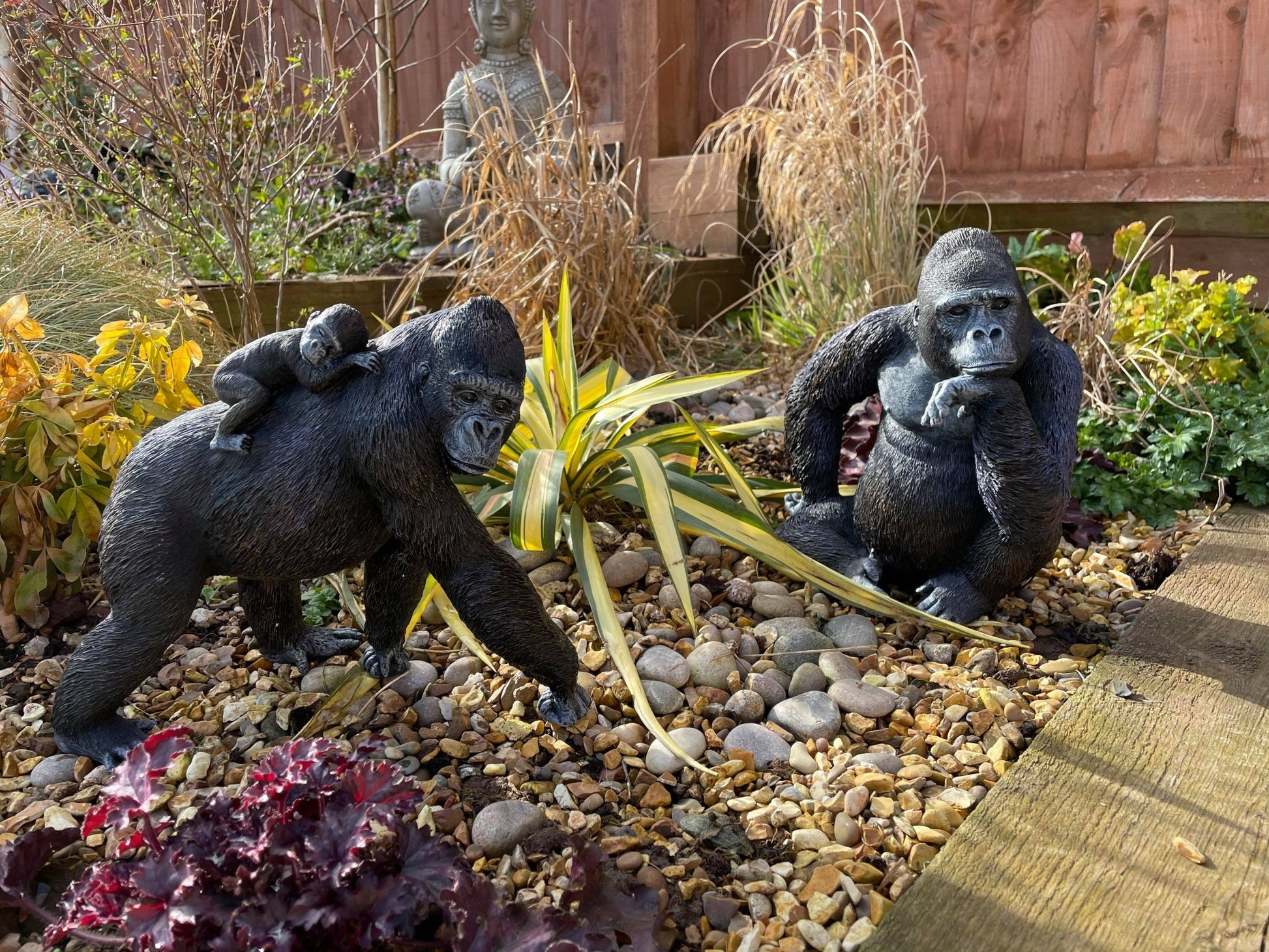 Gorilla & Gorilla w/Cub - Backyard Bliss